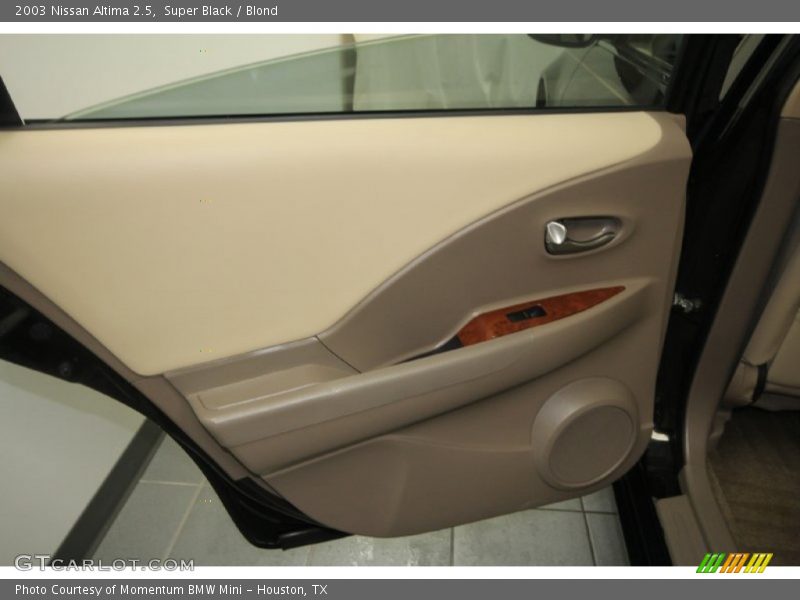 Super Black / Blond 2003 Nissan Altima 2.5