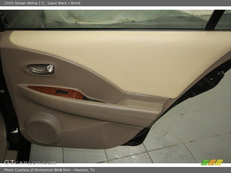 Super Black / Blond 2003 Nissan Altima 2.5