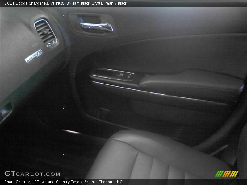 Brilliant Black Crystal Pearl / Black 2011 Dodge Charger Rallye Plus