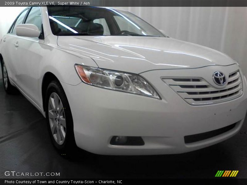 Super White / Ash 2009 Toyota Camry XLE V6