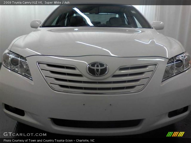 Super White / Ash 2009 Toyota Camry XLE V6