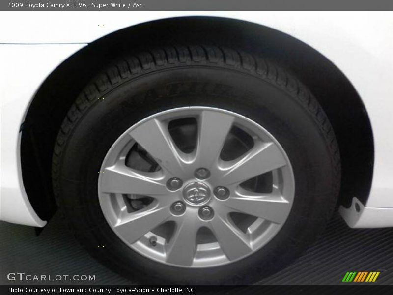 Super White / Ash 2009 Toyota Camry XLE V6