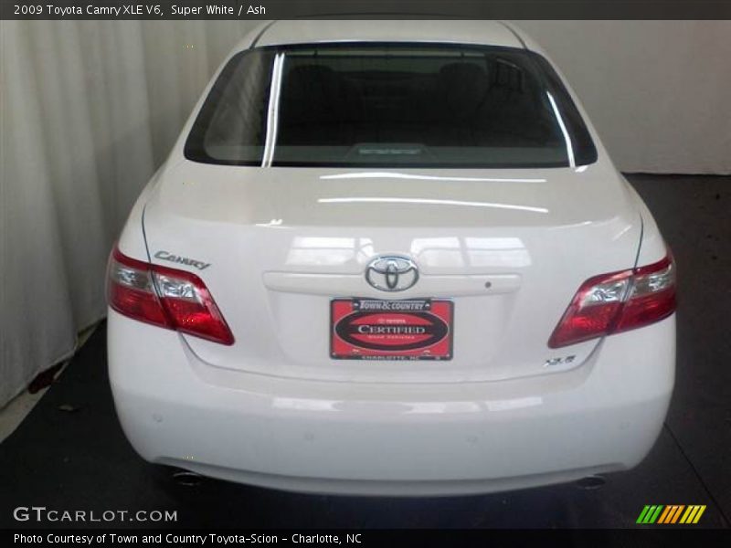 Super White / Ash 2009 Toyota Camry XLE V6
