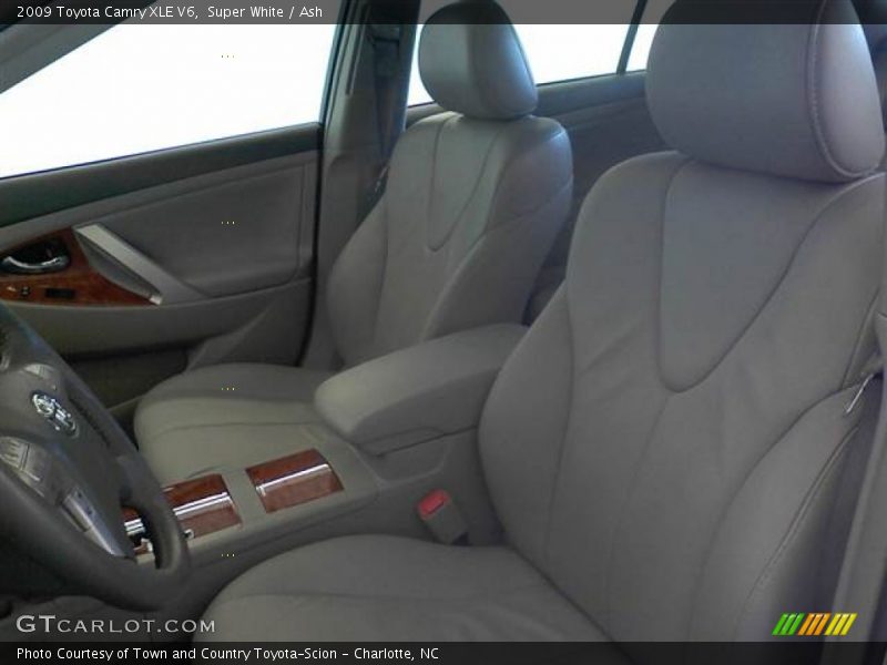 Super White / Ash 2009 Toyota Camry XLE V6