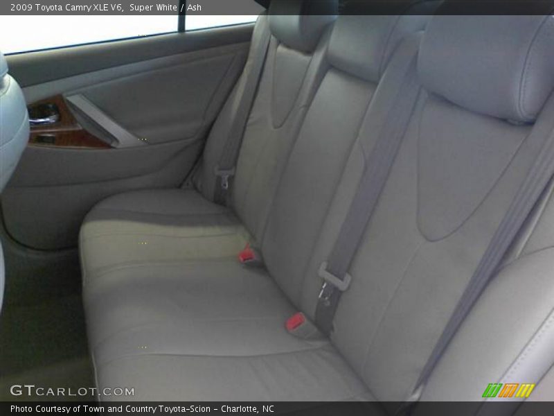 Super White / Ash 2009 Toyota Camry XLE V6