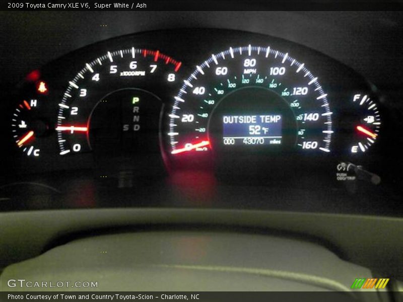 Super White / Ash 2009 Toyota Camry XLE V6