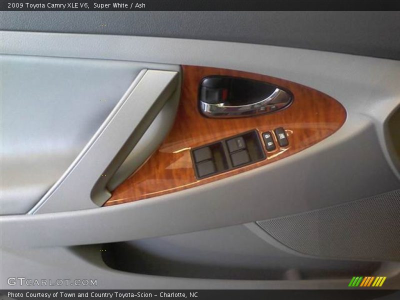 Super White / Ash 2009 Toyota Camry XLE V6