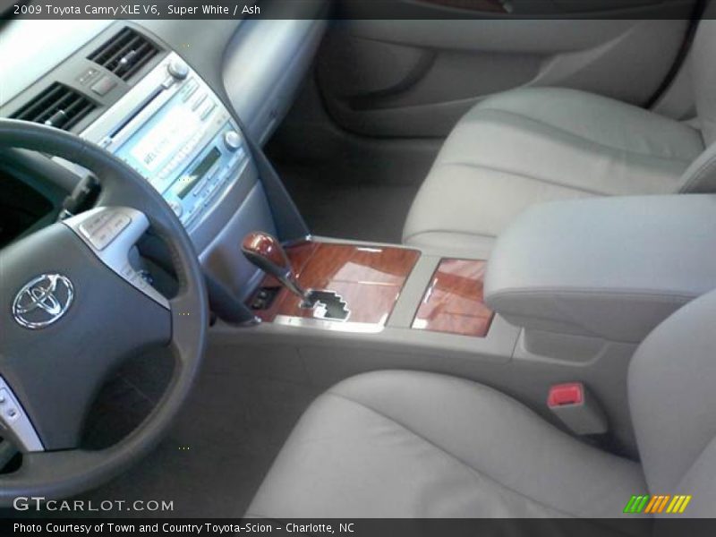 Super White / Ash 2009 Toyota Camry XLE V6
