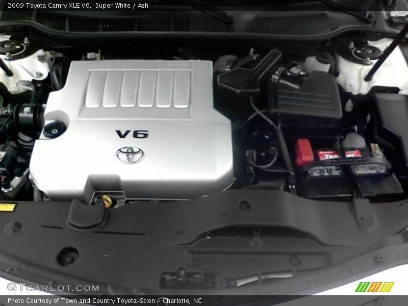 Super White / Ash 2009 Toyota Camry XLE V6