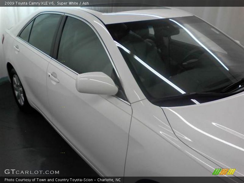 Super White / Ash 2009 Toyota Camry XLE V6