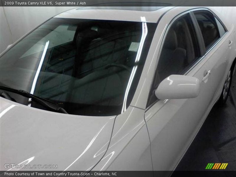 Super White / Ash 2009 Toyota Camry XLE V6