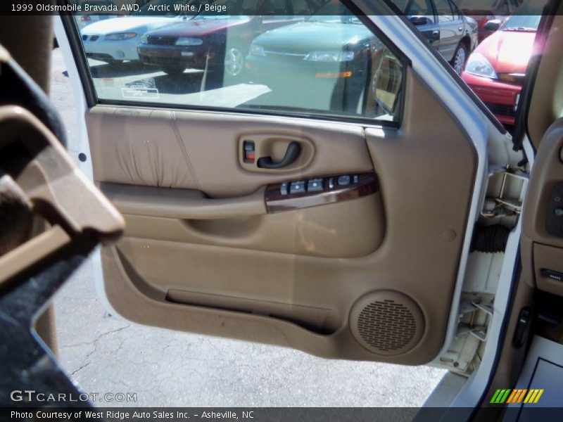 Arctic White / Beige 1999 Oldsmobile Bravada AWD