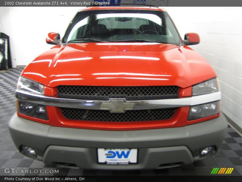 Victory Red / Graphite 2002 Chevrolet Avalanche Z71 4x4