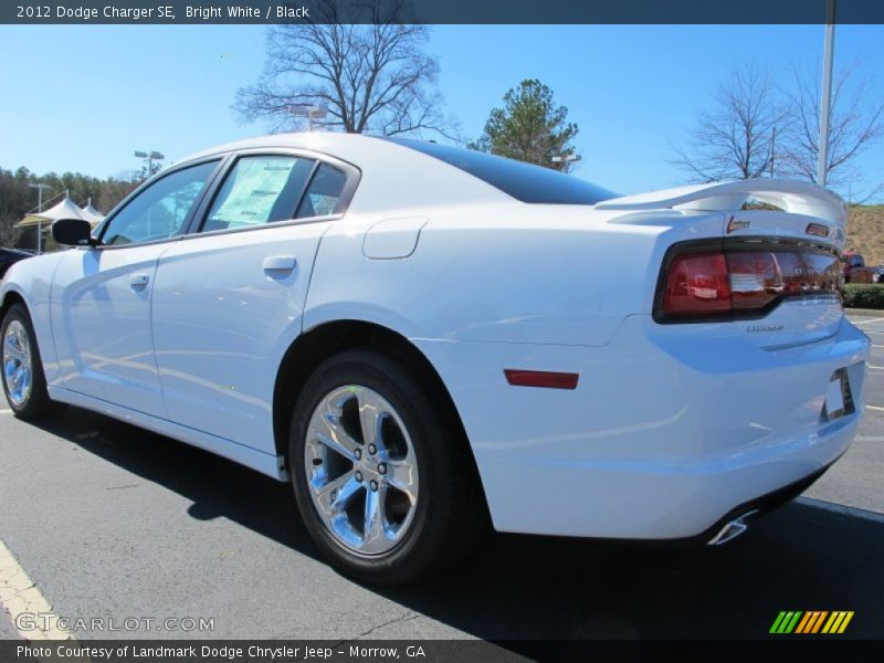 Bright White / Black 2012 Dodge Charger SE