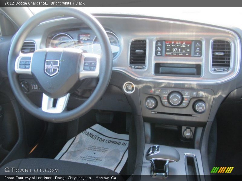 Bright White / Black 2012 Dodge Charger SE