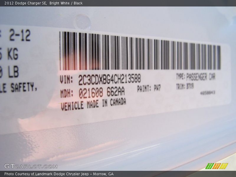 Bright White / Black 2012 Dodge Charger SE