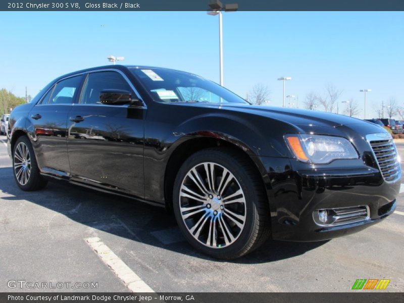 Front 3/4 View of 2012 300 S V8