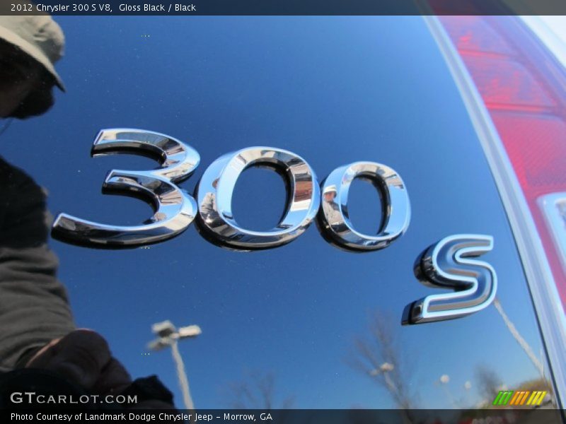  2012 300 S V8 Logo