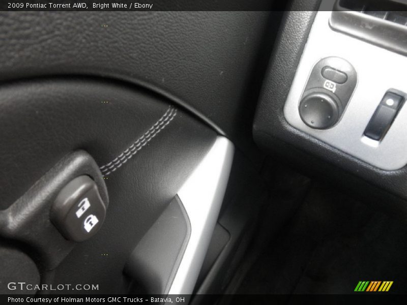 Bright White / Ebony 2009 Pontiac Torrent AWD