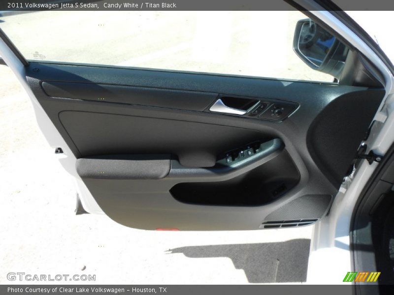 Candy White / Titan Black 2011 Volkswagen Jetta S Sedan