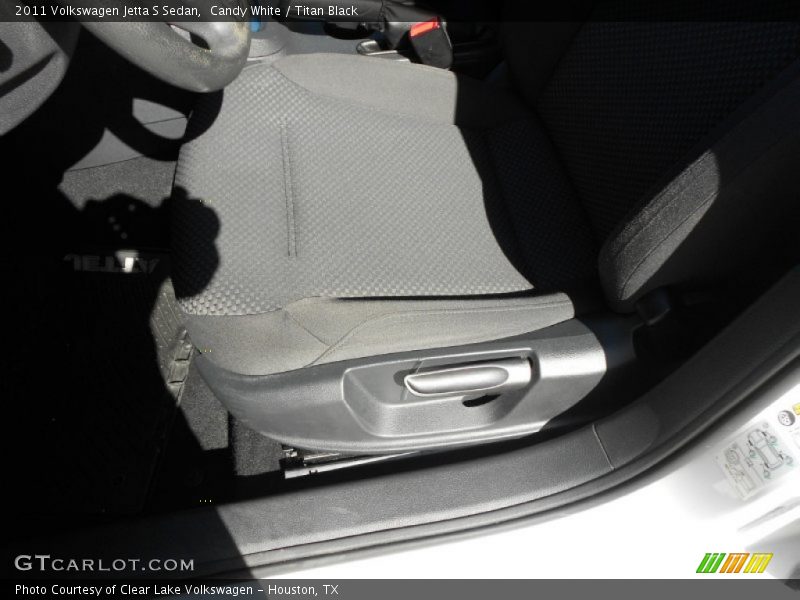 Candy White / Titan Black 2011 Volkswagen Jetta S Sedan