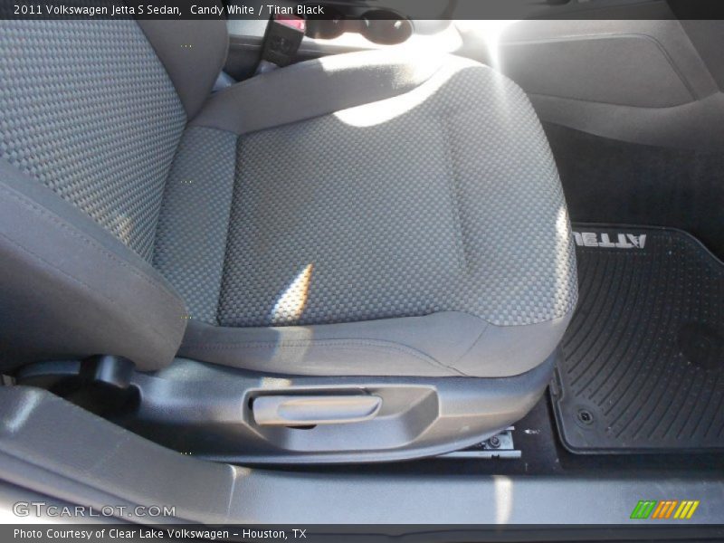 Candy White / Titan Black 2011 Volkswagen Jetta S Sedan