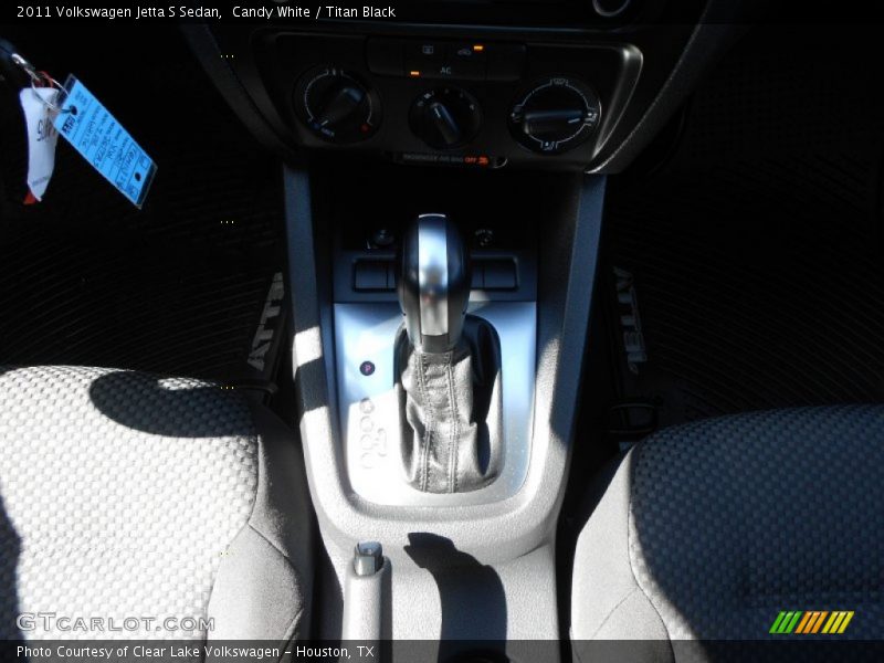 Candy White / Titan Black 2011 Volkswagen Jetta S Sedan