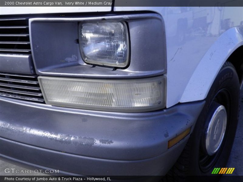 Ivory White / Medium Gray 2000 Chevrolet Astro Cargo Van