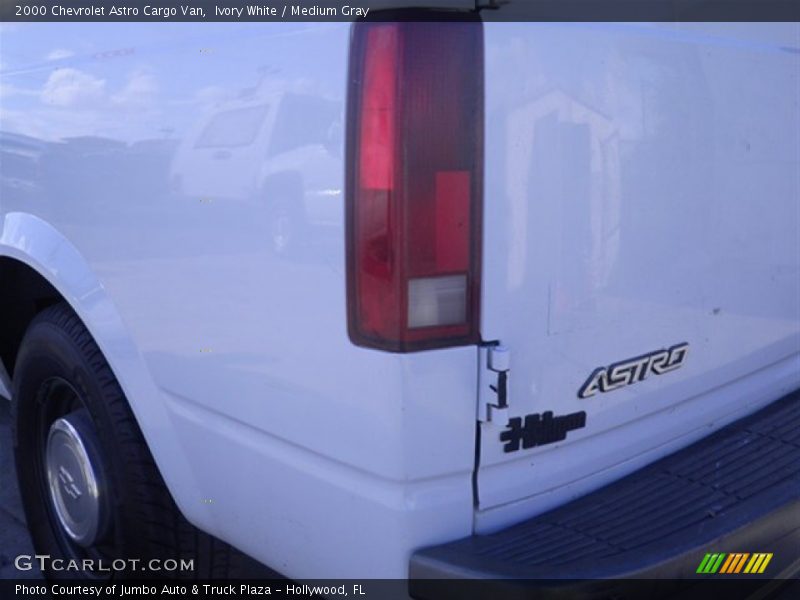 Ivory White / Medium Gray 2000 Chevrolet Astro Cargo Van