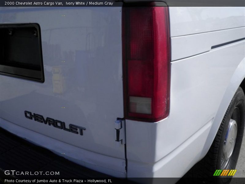 Ivory White / Medium Gray 2000 Chevrolet Astro Cargo Van