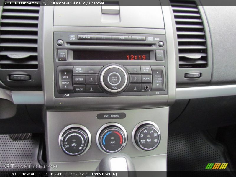 Brilliant Silver Metallic / Charcoal 2011 Nissan Sentra 2.0