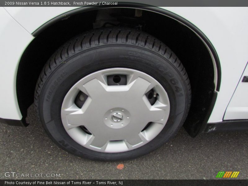 Fresh Powder / Charcoal 2009 Nissan Versa 1.8 S Hatchback