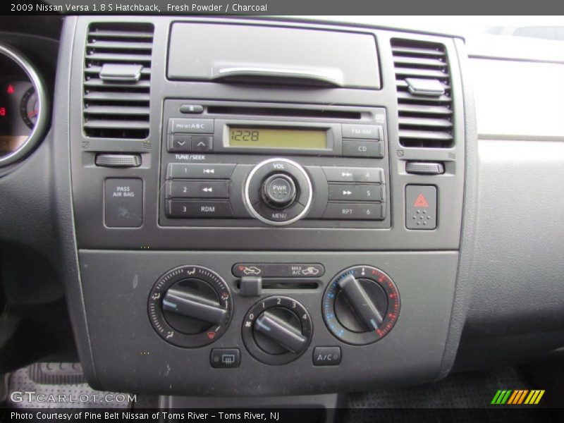 Fresh Powder / Charcoal 2009 Nissan Versa 1.8 S Hatchback