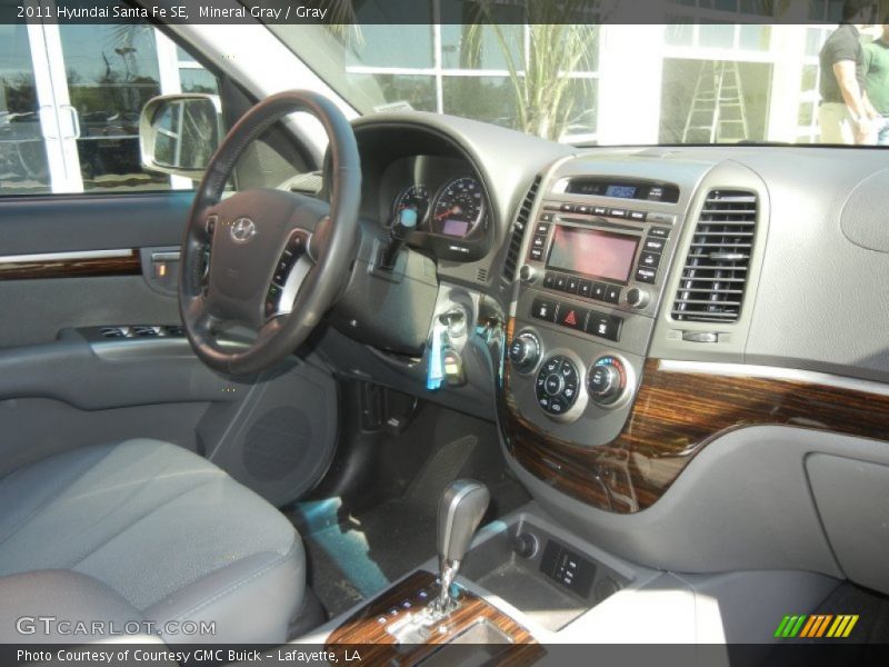 Mineral Gray / Gray 2011 Hyundai Santa Fe SE