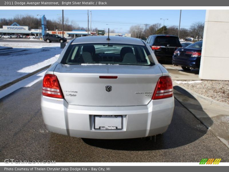 Bright Silver Metallic / Black 2011 Dodge Avenger Mainstreet