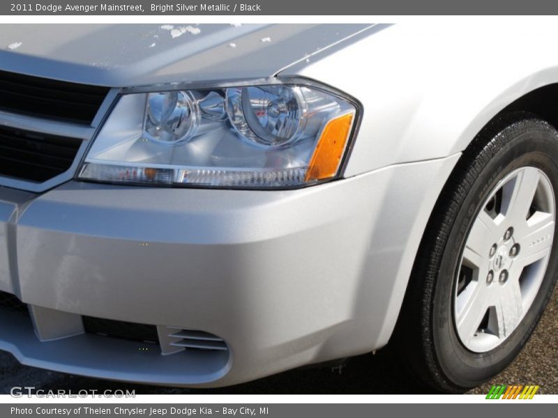 Bright Silver Metallic / Black 2011 Dodge Avenger Mainstreet