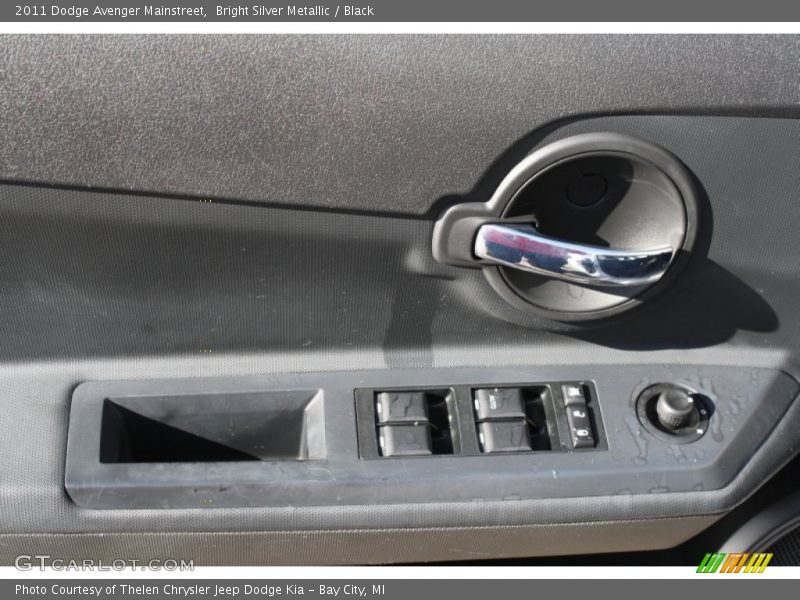 Bright Silver Metallic / Black 2011 Dodge Avenger Mainstreet
