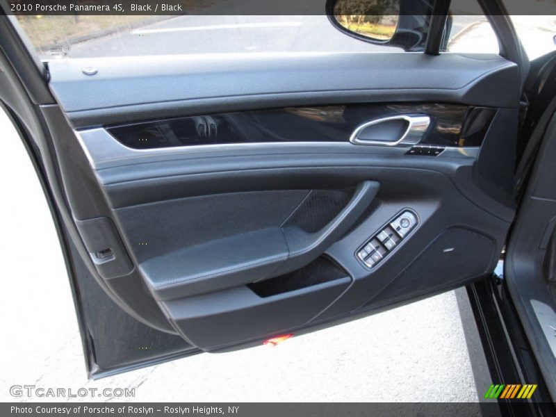 Door Panel of 2010 Panamera 4S