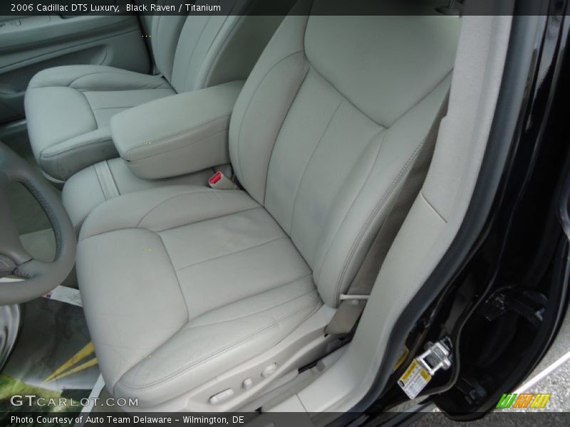 Black Raven / Titanium 2006 Cadillac DTS Luxury