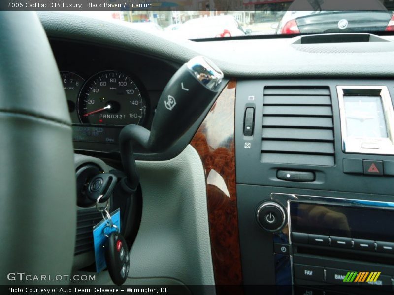 Black Raven / Titanium 2006 Cadillac DTS Luxury