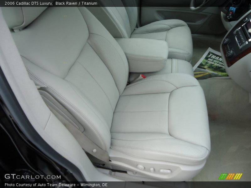 Black Raven / Titanium 2006 Cadillac DTS Luxury