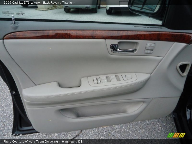 Black Raven / Titanium 2006 Cadillac DTS Luxury