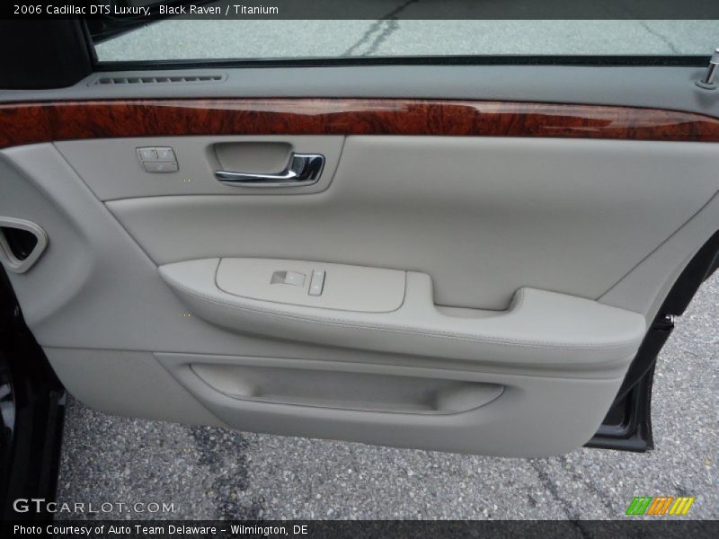 Black Raven / Titanium 2006 Cadillac DTS Luxury