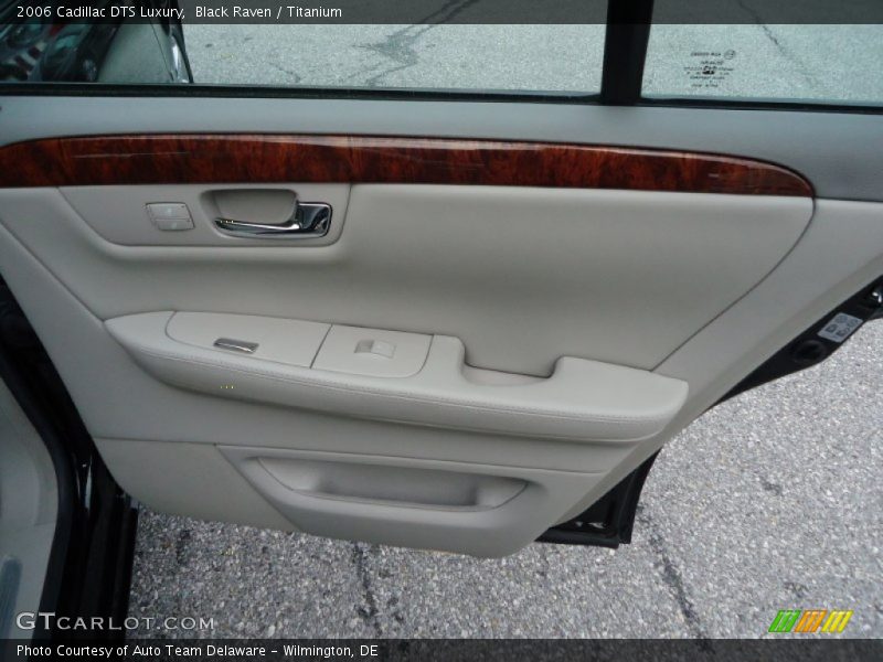 Black Raven / Titanium 2006 Cadillac DTS Luxury