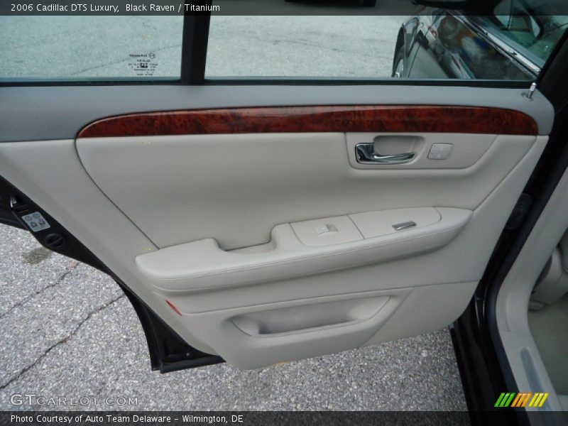 Black Raven / Titanium 2006 Cadillac DTS Luxury