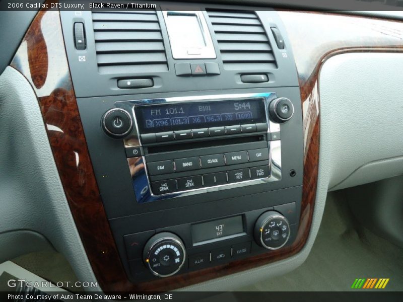 Black Raven / Titanium 2006 Cadillac DTS Luxury