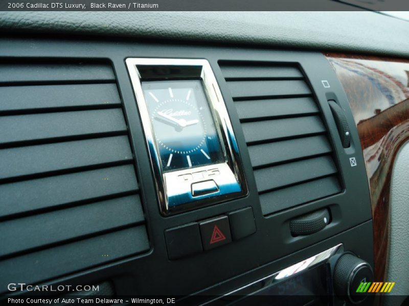 Black Raven / Titanium 2006 Cadillac DTS Luxury