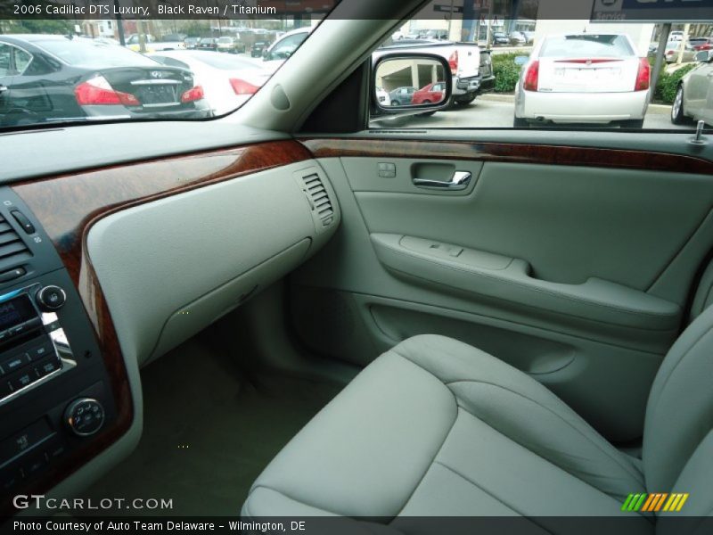 Black Raven / Titanium 2006 Cadillac DTS Luxury