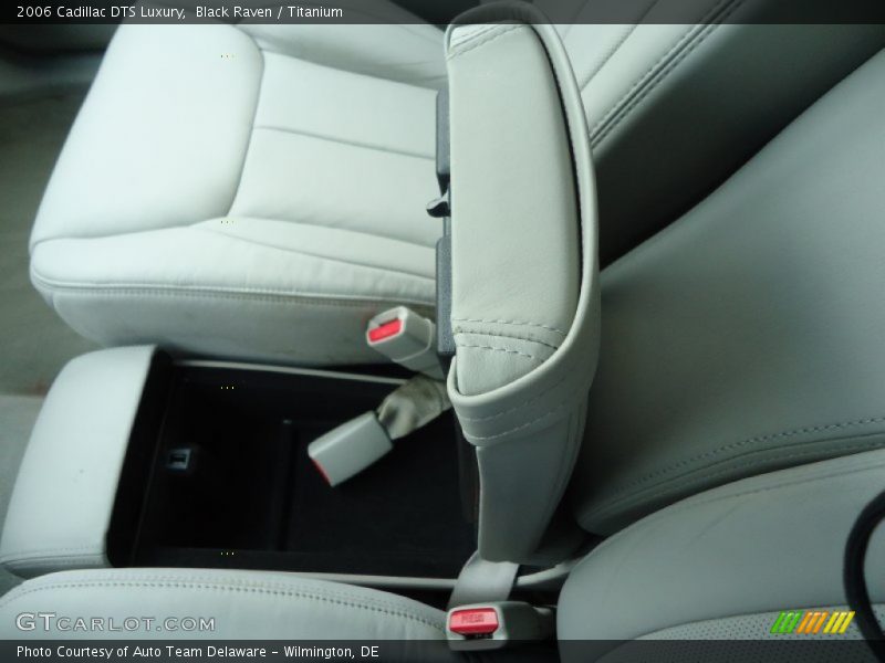 Black Raven / Titanium 2006 Cadillac DTS Luxury
