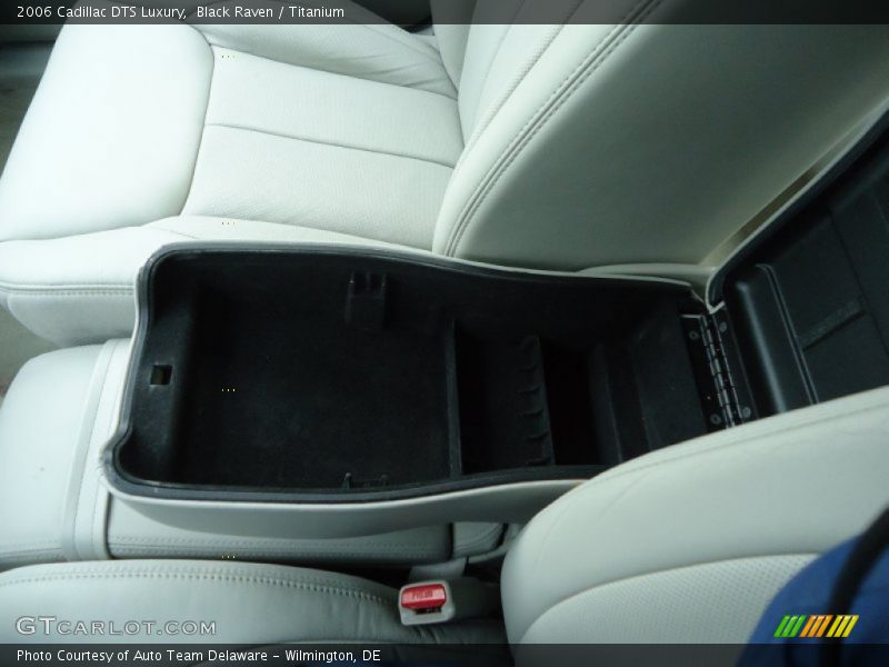 Black Raven / Titanium 2006 Cadillac DTS Luxury